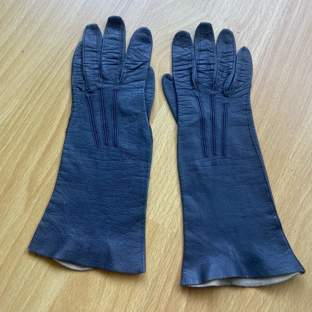 Vintage blue/grey leather gloves with stitching down the fingers